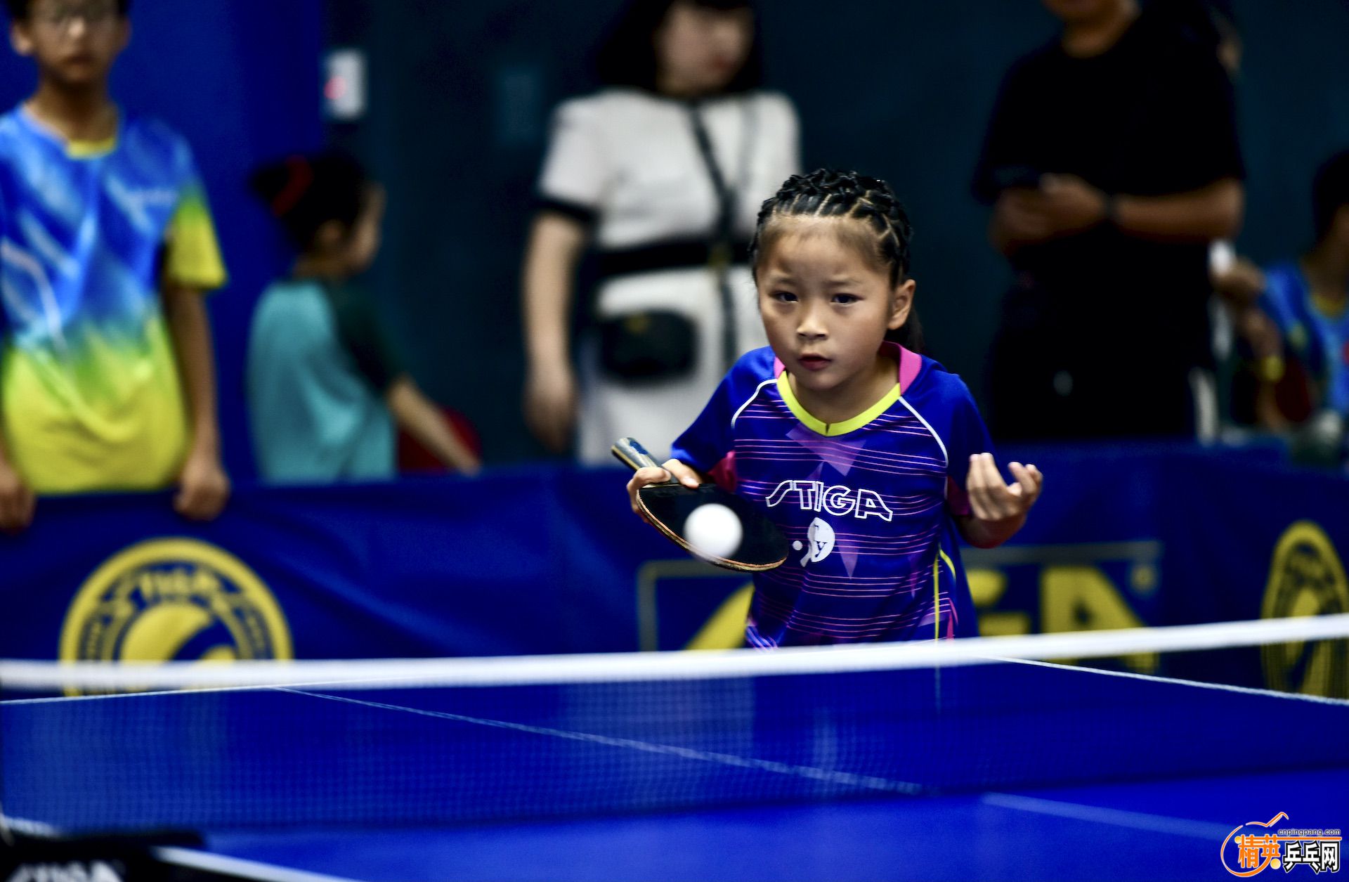 С�����������أ����º�Ư��